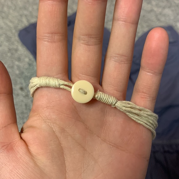 Beautiful Shell Necklace - Picture 5 of 7